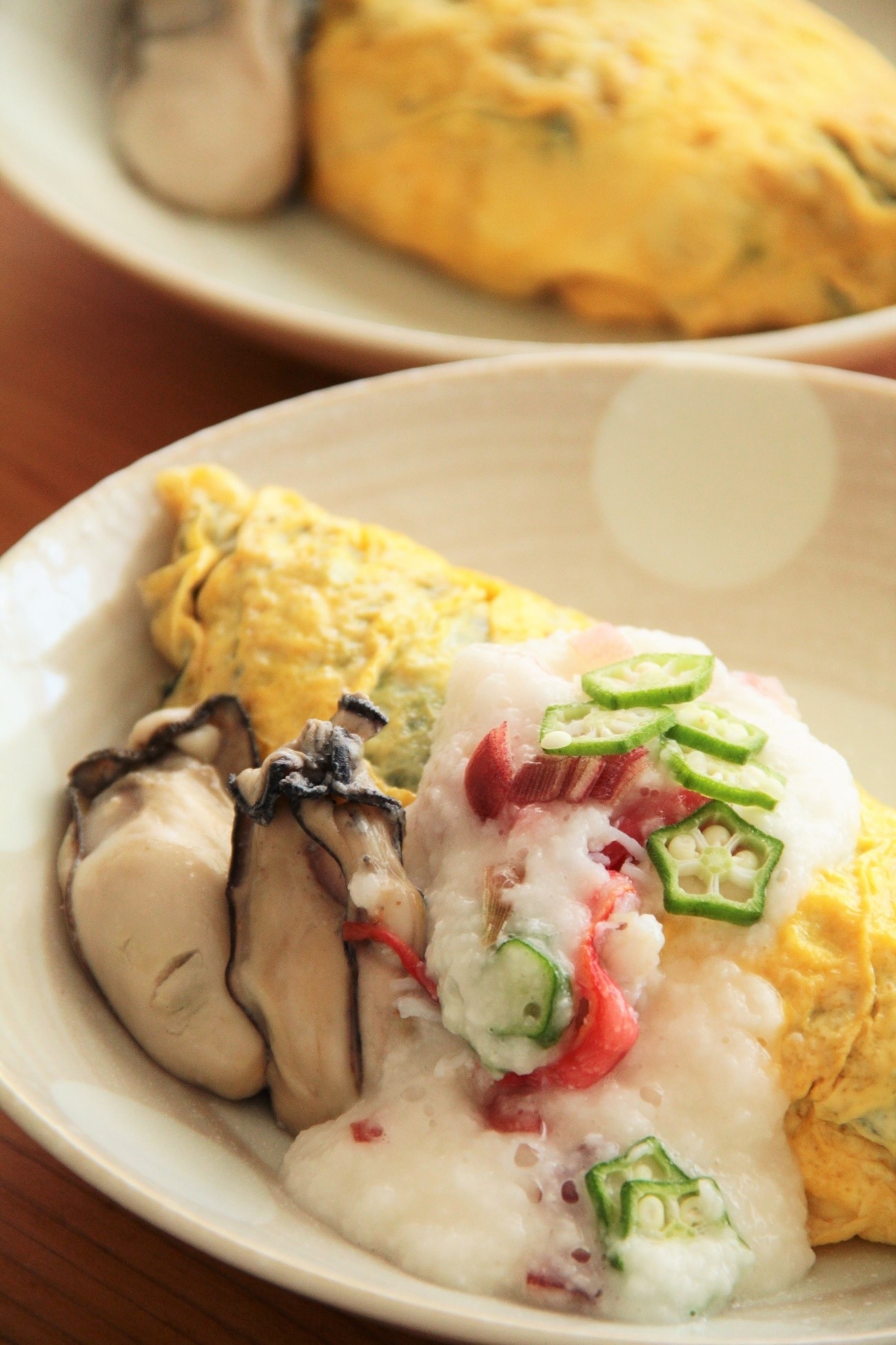 夏にうれしい！牡蠣のバター醤油オムライス ～明太子と夏野菜のかに入りとろろがけ～